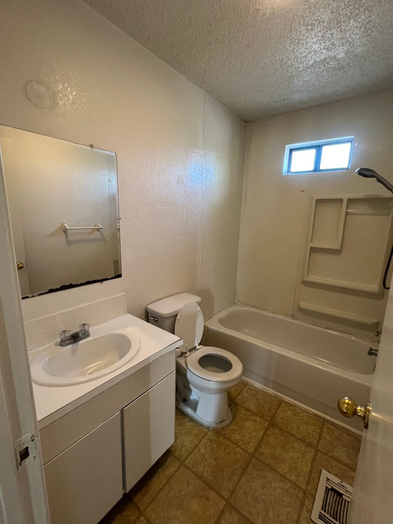 2 Bed/ 1.5 Bath Townhouse – photo 5