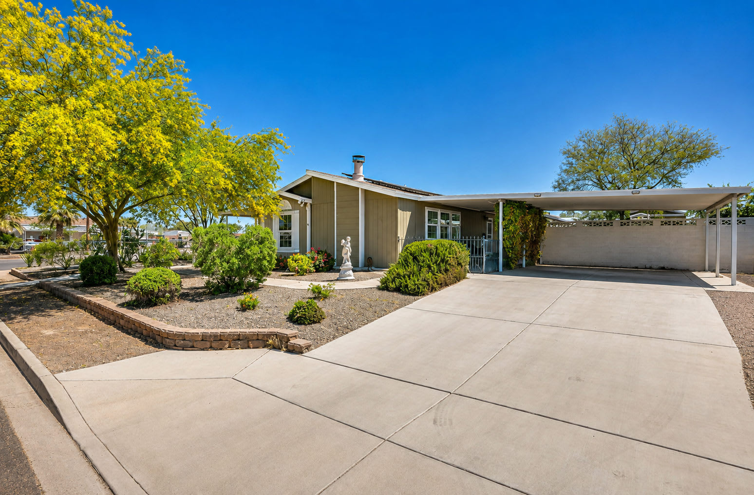 16035 North 71st Avenue – photo 2