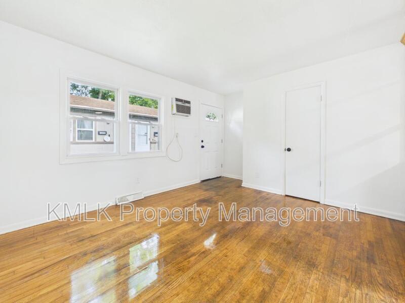 1624 Merrill Ave – photo 4