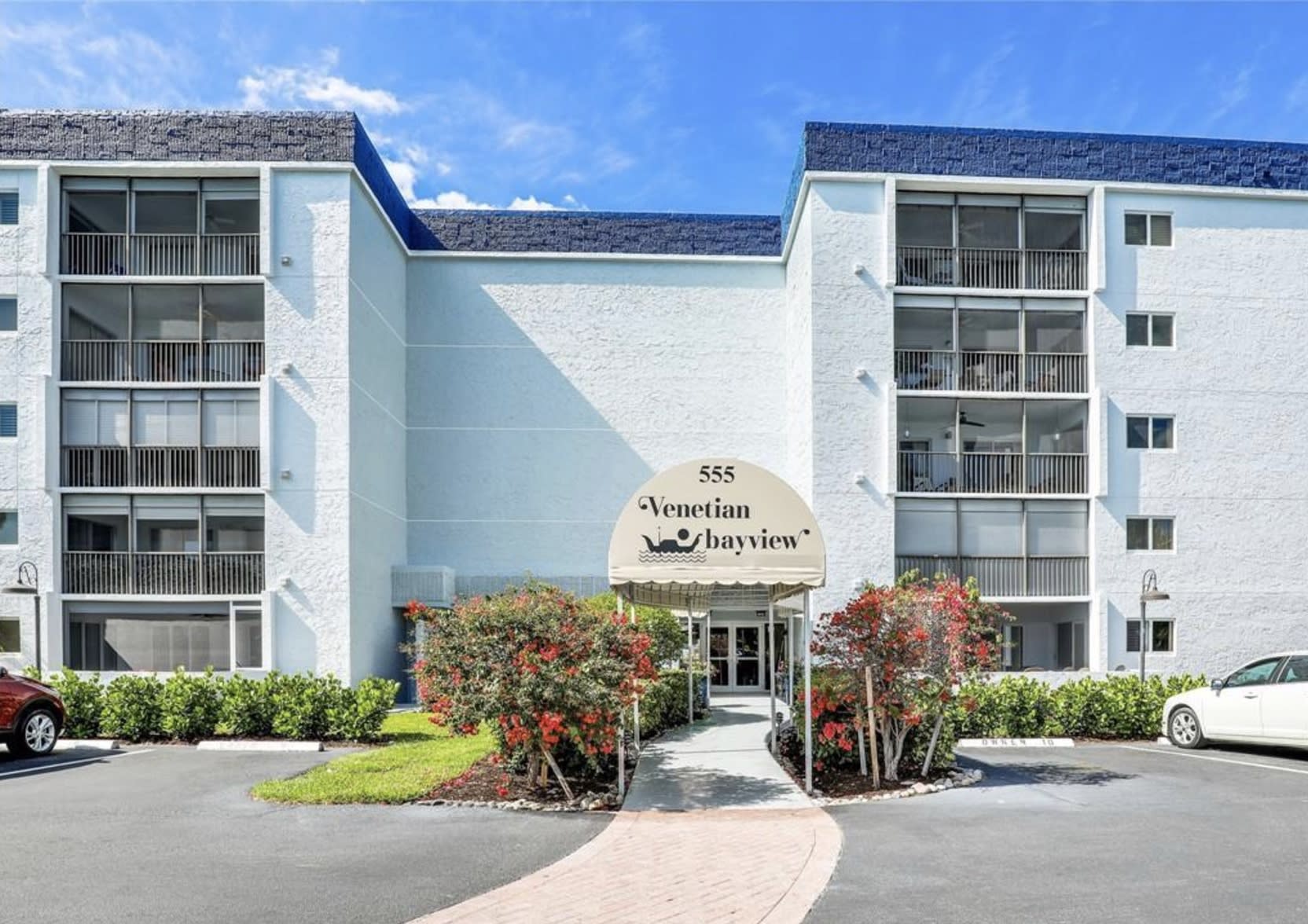 555 Park Shore Drive – photo 1