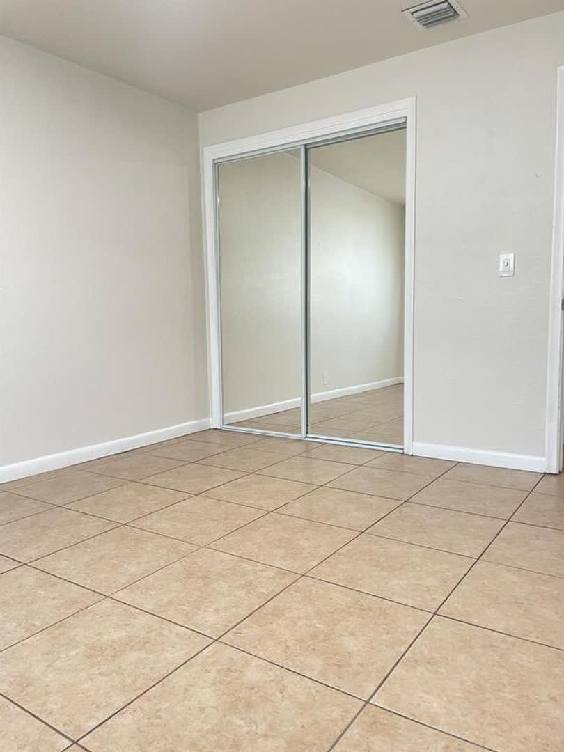 LARGE NEWLY RENOVATED 2 BEDROOM APARTMENTS Application fee is waived during move in – photo 2