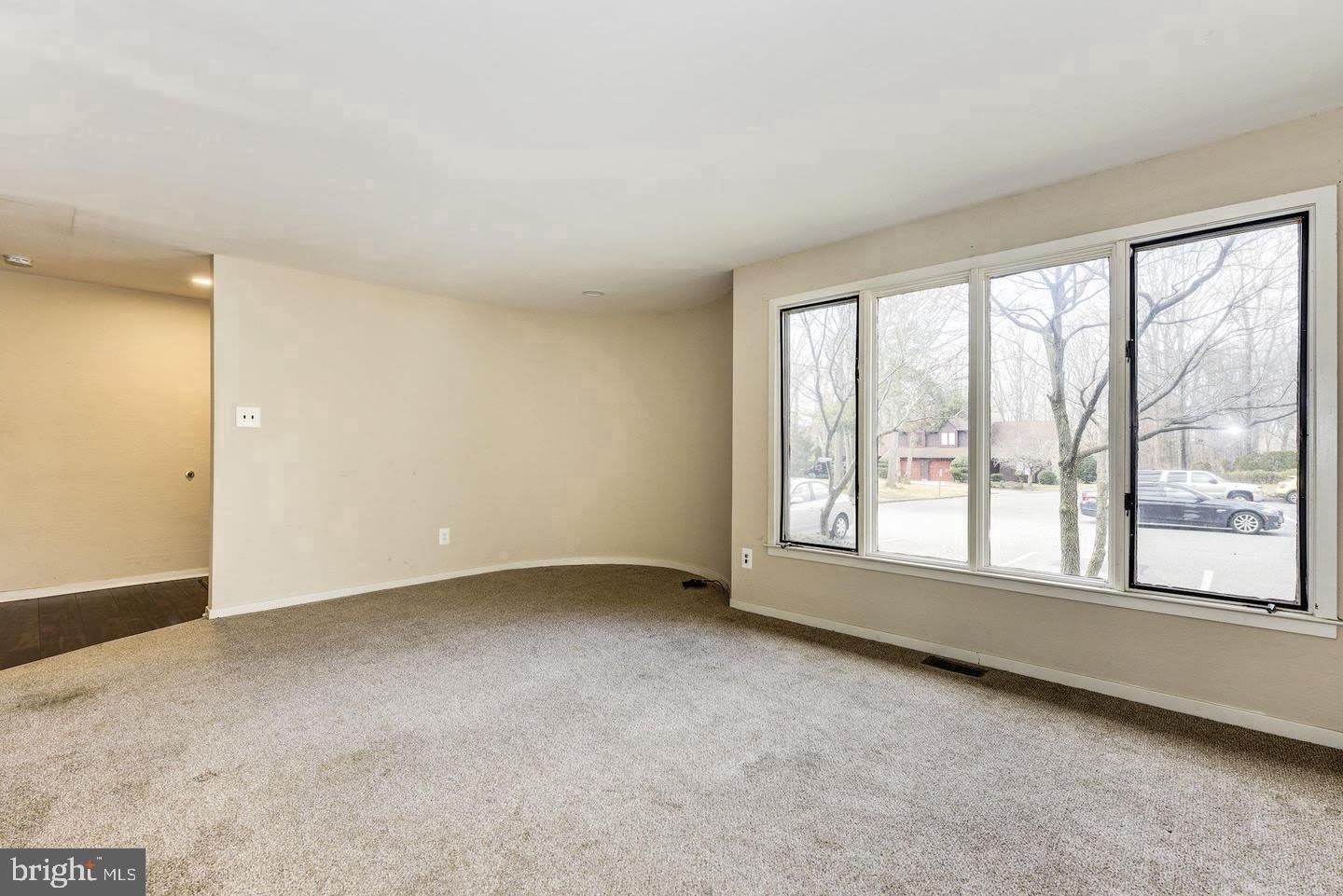 215 KEATS DR – photo 3