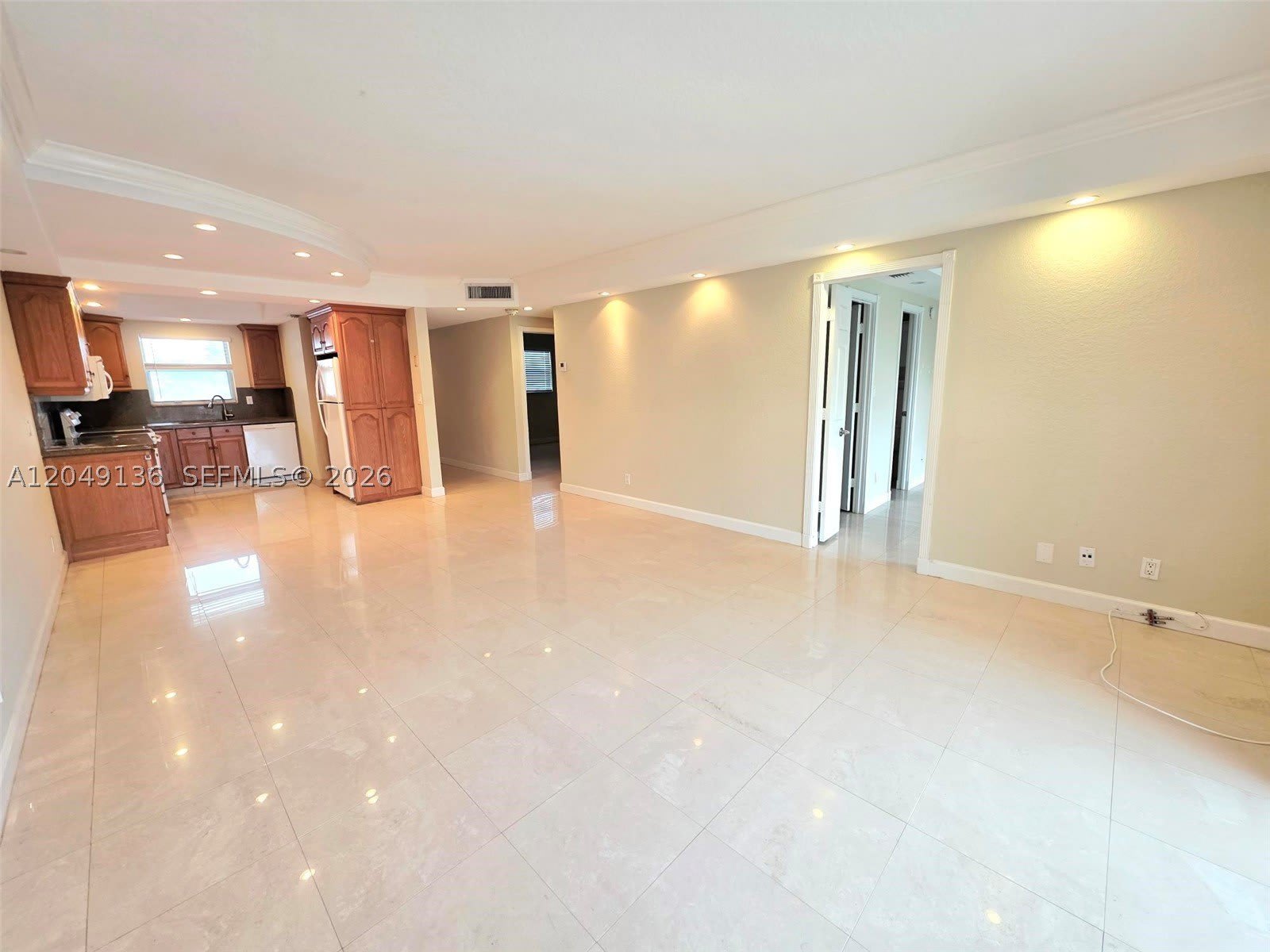 1400 NE 57th Ct – photo 2