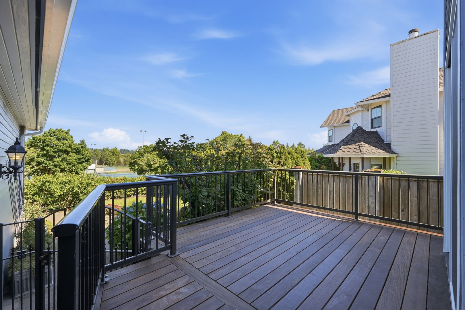 Beautifully Updated Home in Desirable Ridge Lake Park – photo 4
