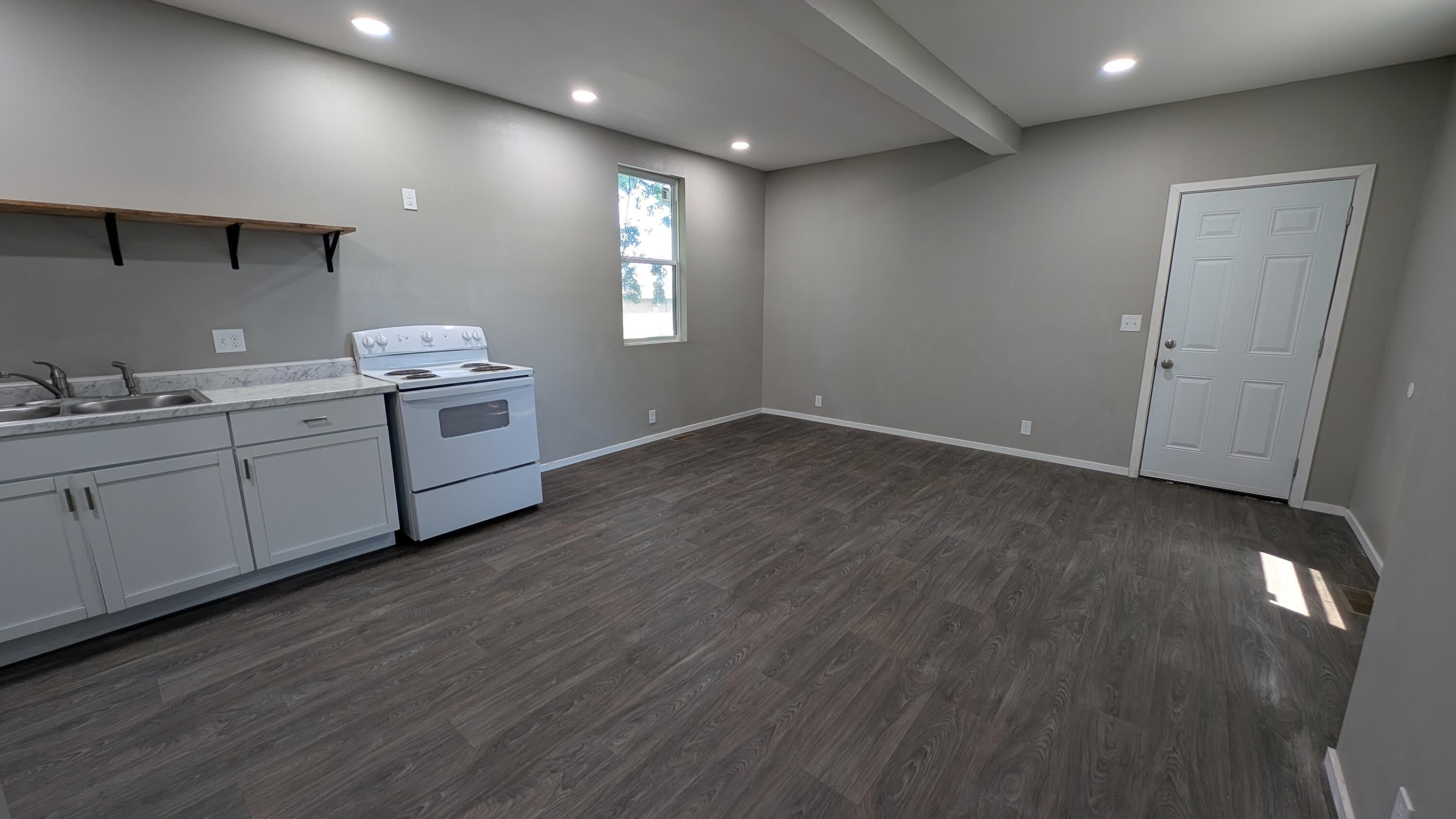 820 S Moffet Avenue – photo 4