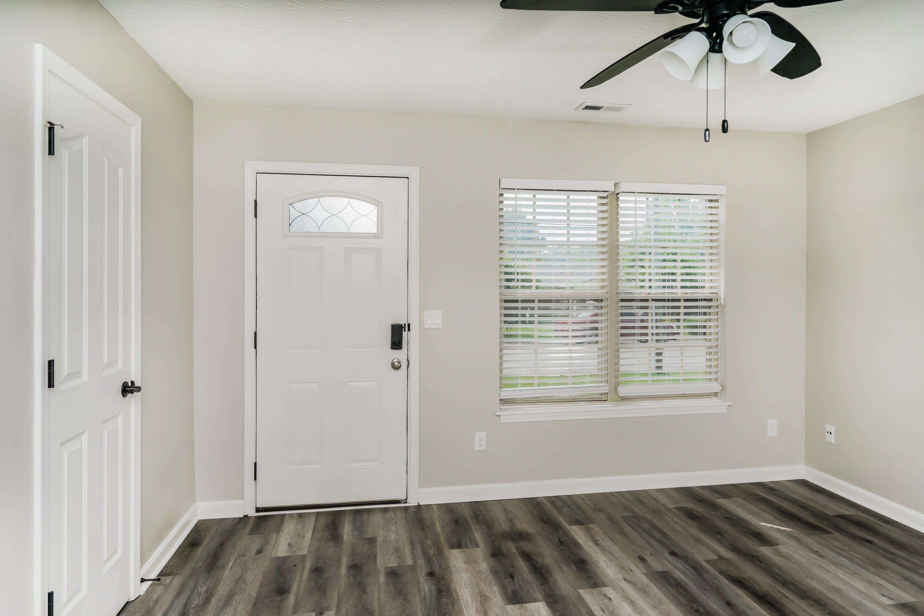 3817 Fiske Avenue – photo 5