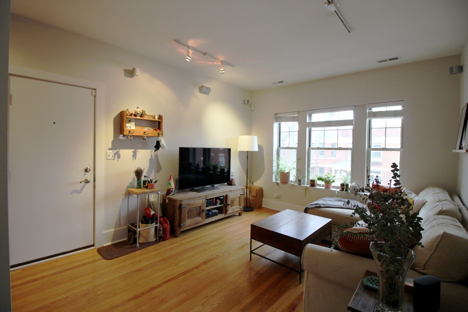 1901 W Newport Avenue – photo 5