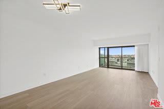 13700 Marina Pointe Drive – photo 2