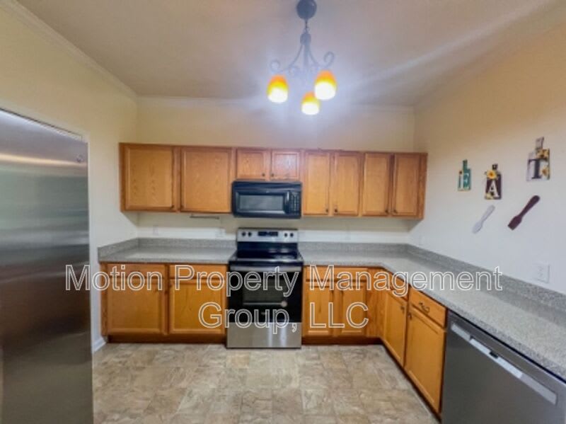 158 Ellis Dr – photo 3