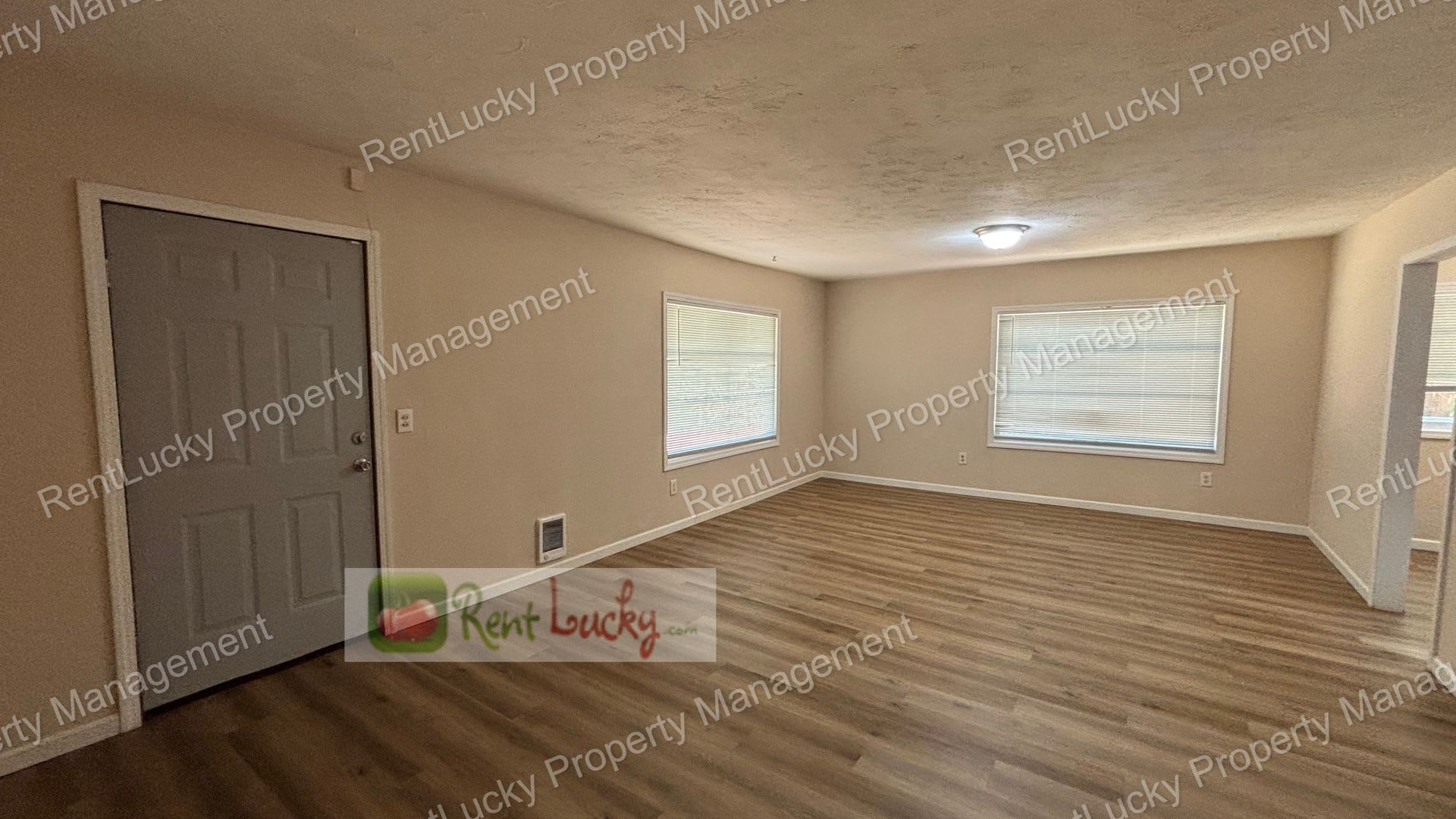 Nice 3-Bedroom House with Detached Garage on HUGE Lot in Renton!! – photo 5