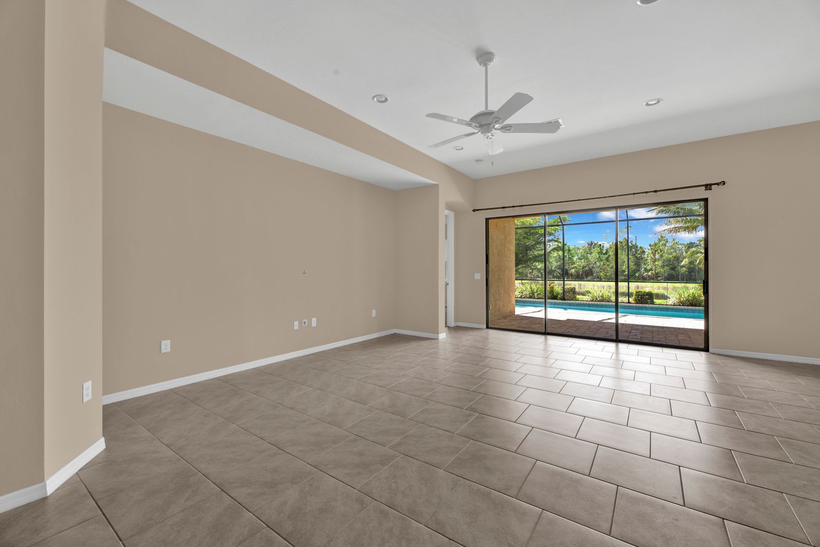SINGLE FAMILY POOL HOME – photo 4