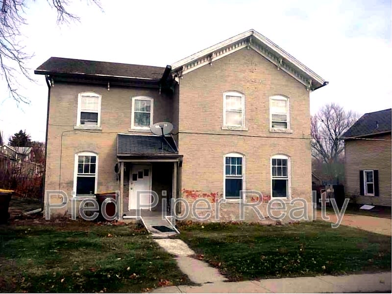810 1/2 E Shawnee St – photo 1
