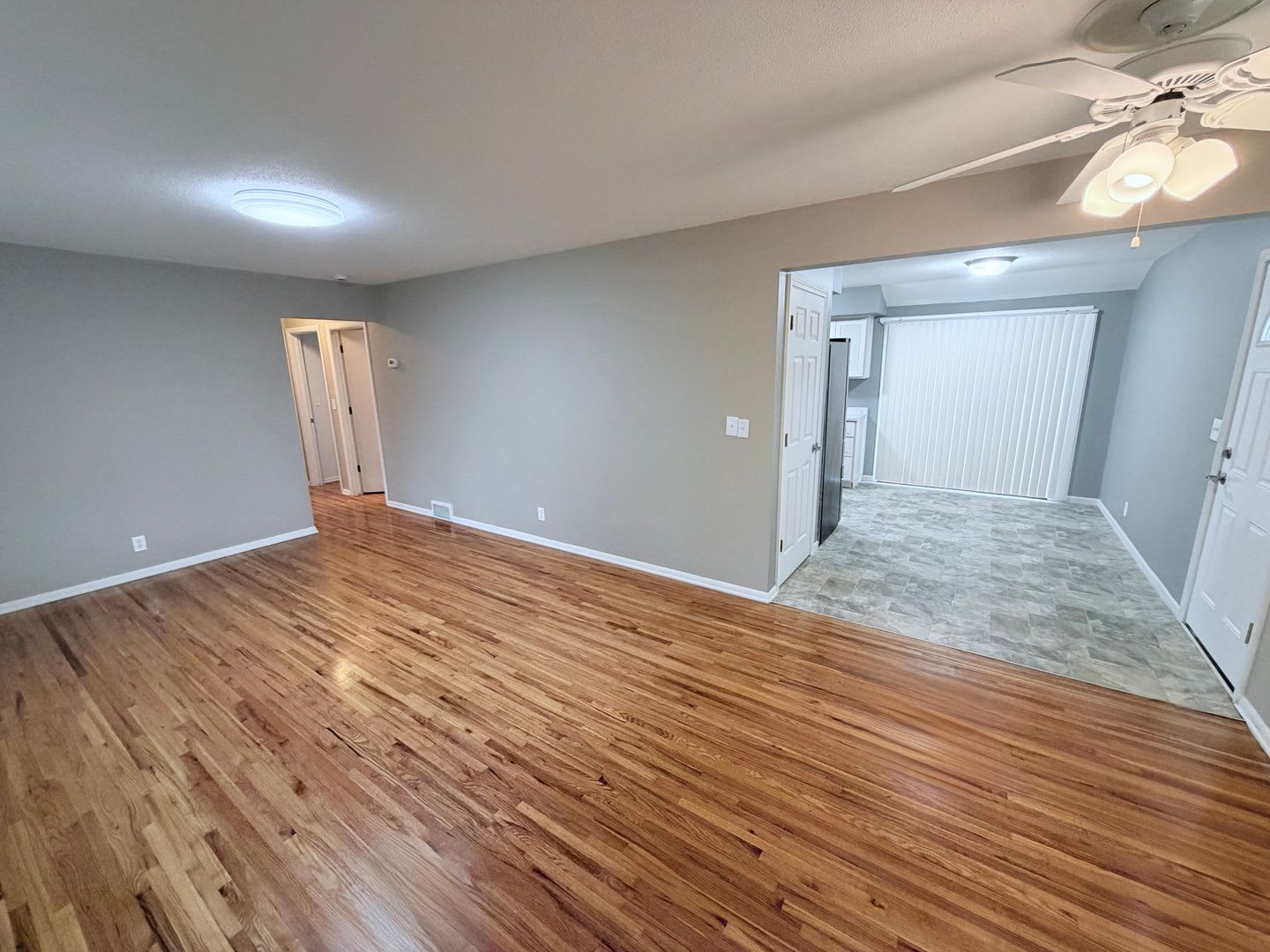 Newly Renovated 5Br 2Ba Home With Finished Basement Huge Fenced Backyard – photo 4