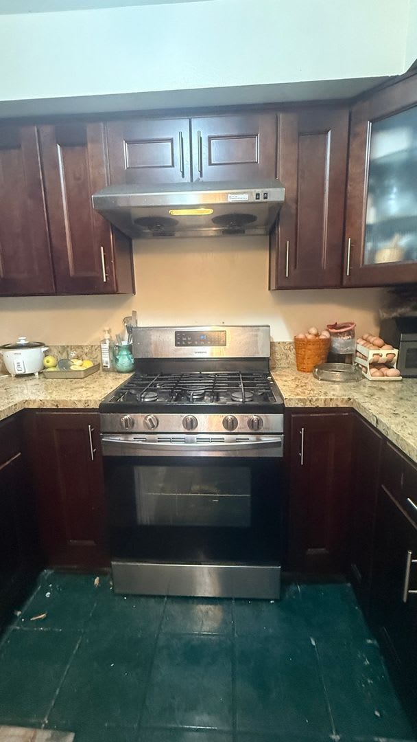 Charming 3BR TOWN HOUSE. in North hills – photo 5