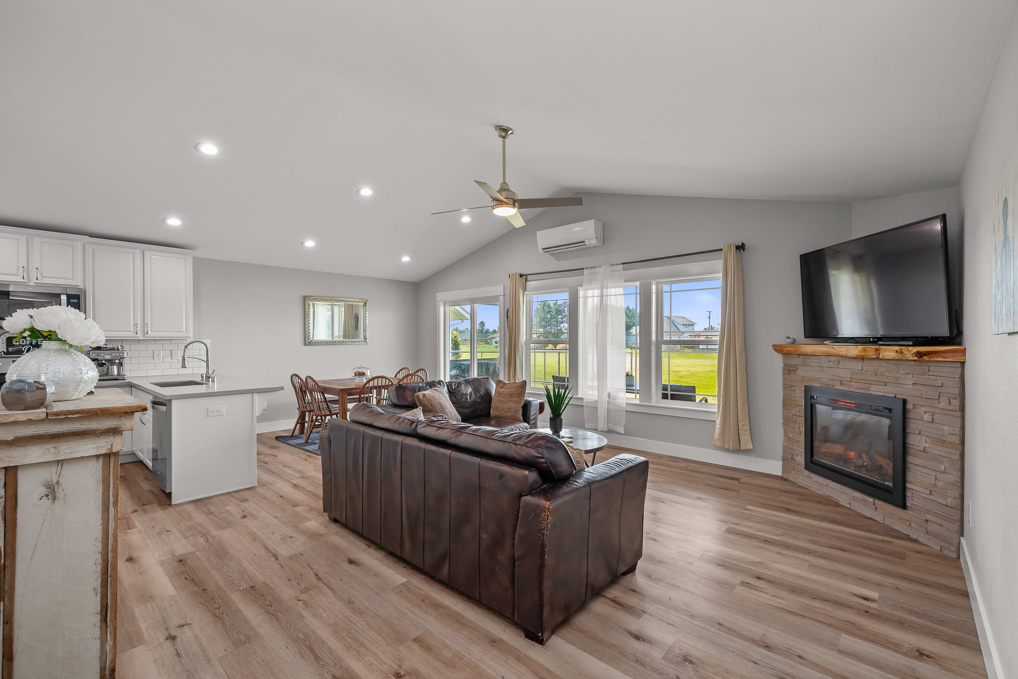 571 Puffin Avenue Northeast – photo 2