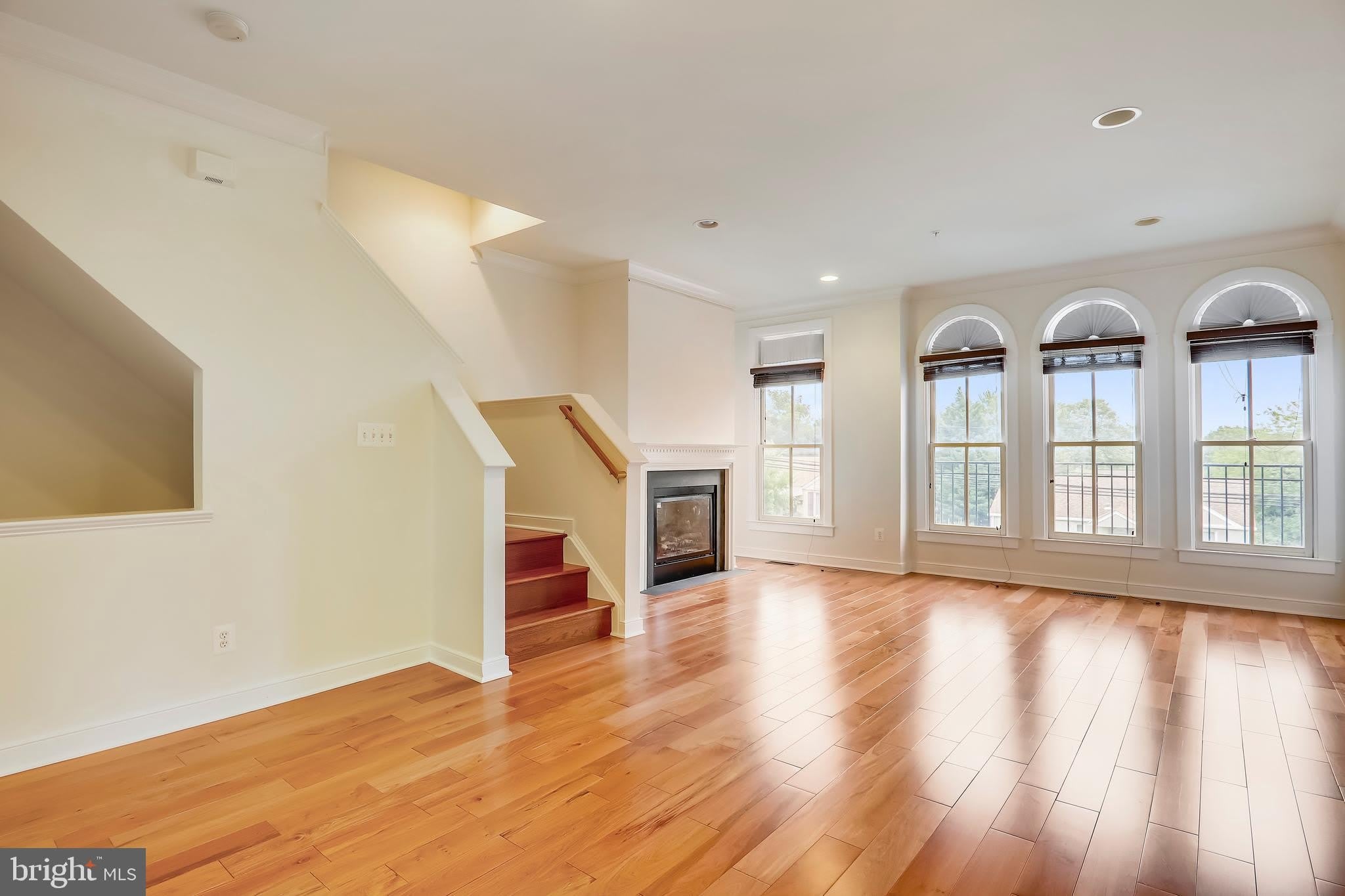 11034 AMHERST Avenue – photo 3