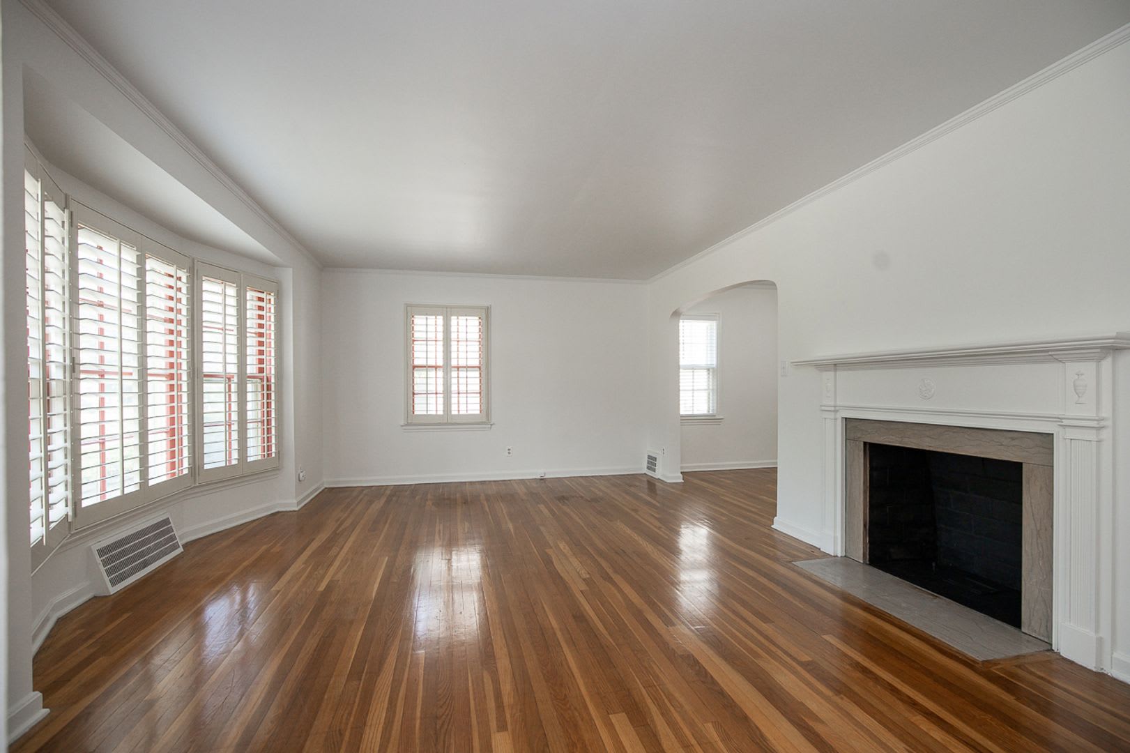 Charming 3 bedroom house Shaker Heights!! – photo 3