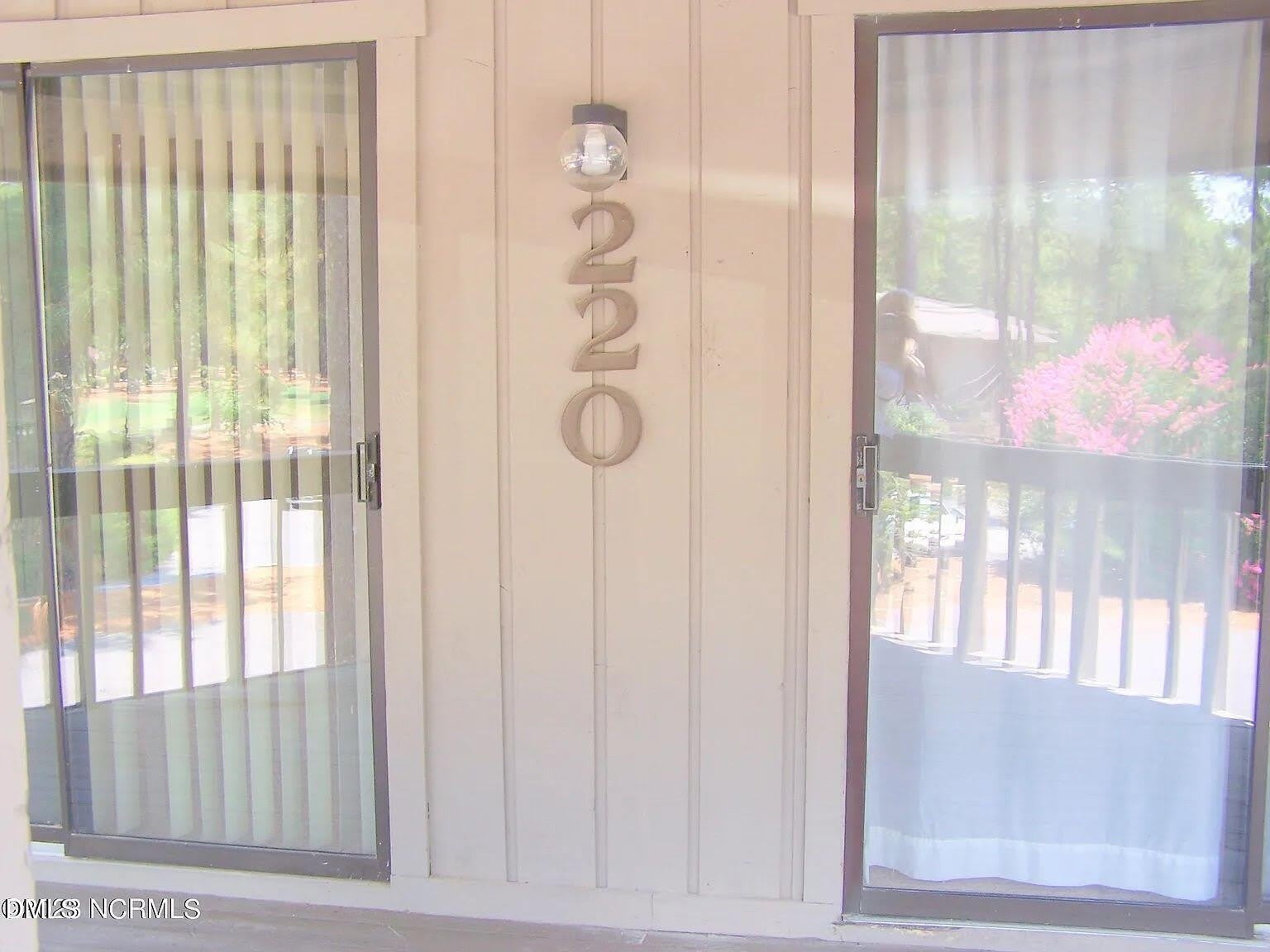 220 Foxkroft Drive – photo 3