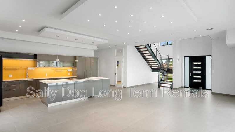 3001 John Anderson Drive – photo 5