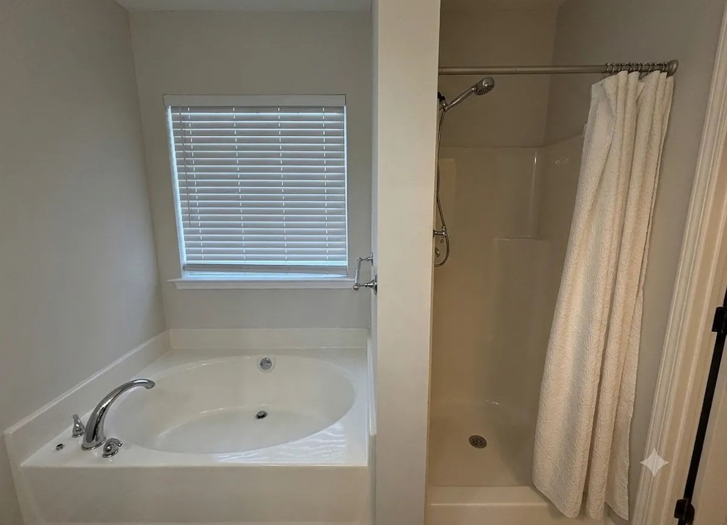Room in 4 Bedroom Home in Kennesaw – photo 4