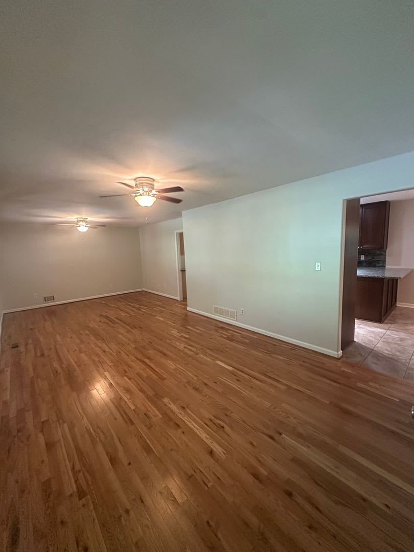 Wonderful 3 Bedroom 2 Bathroom Ranch Style Home! – photo 3