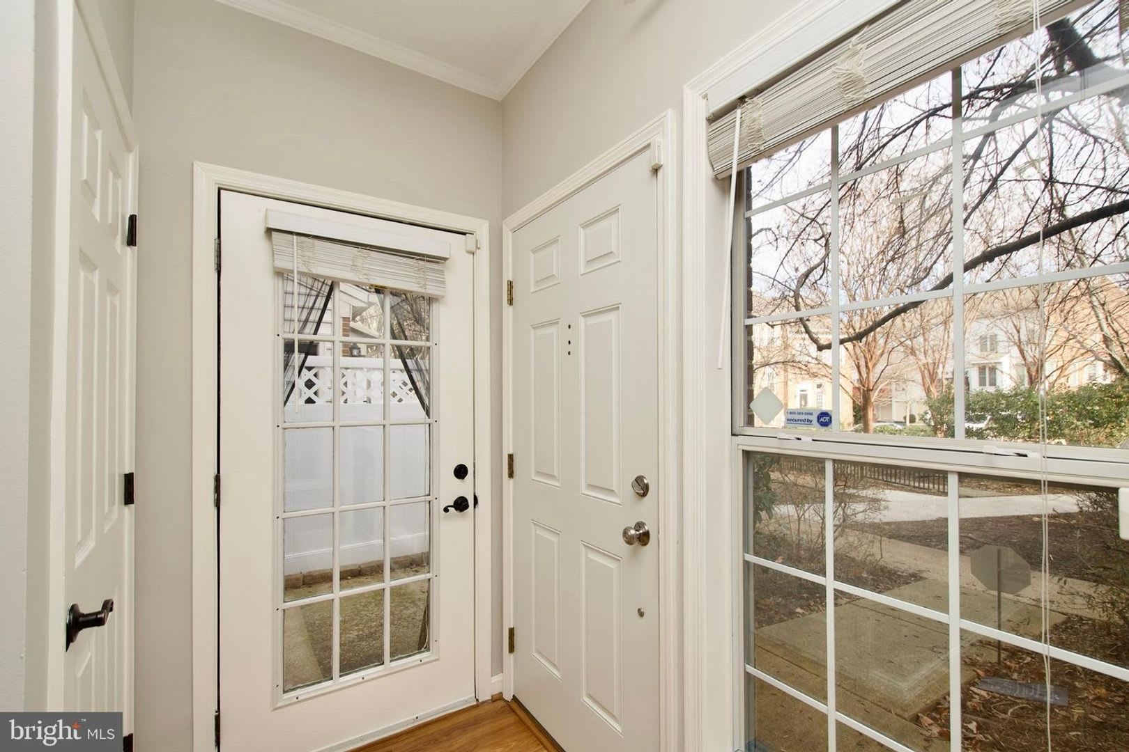 Charming & Pet-Friendly 1BR/1BA Condo in Alexandria’s Stonegate – photo 5
