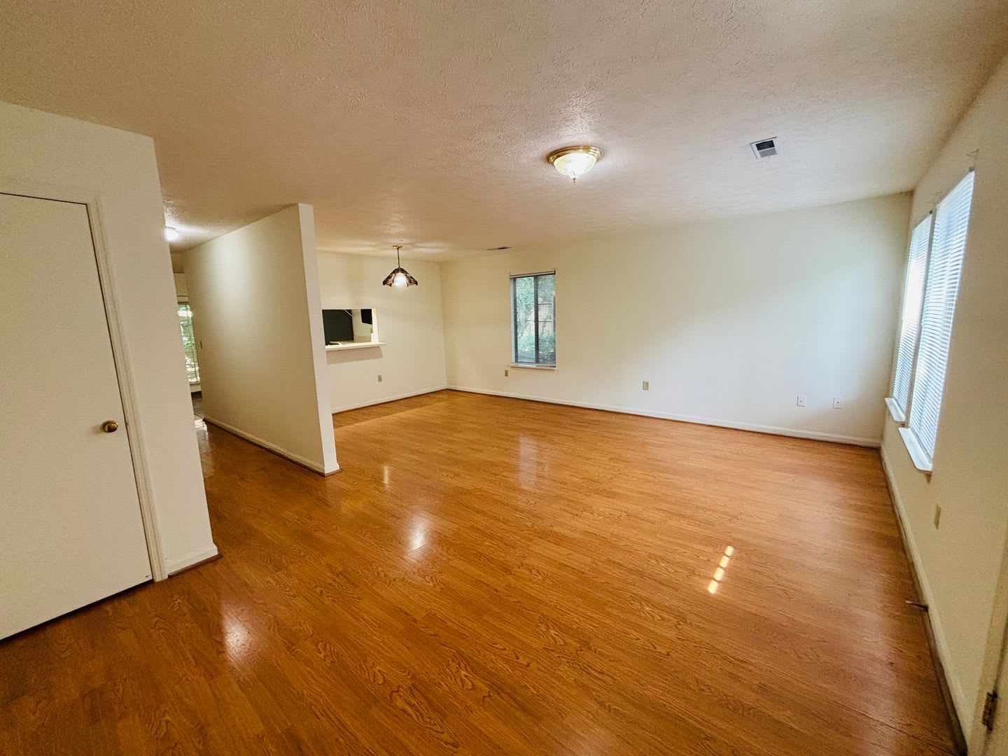 3 Bedroom 2.5 Half Bath Townhouse – photo 3