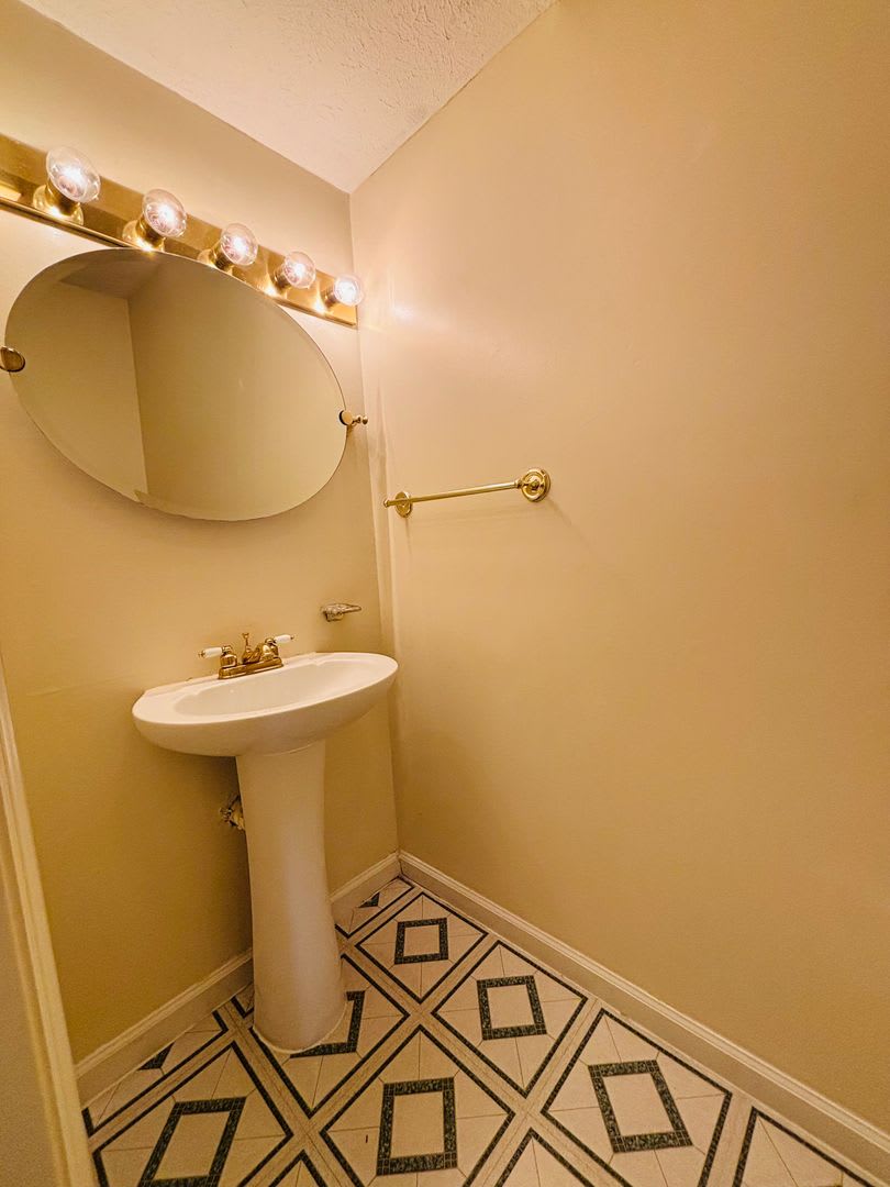 3 Bedroom 2.5 Bath Townhouse – photo 5