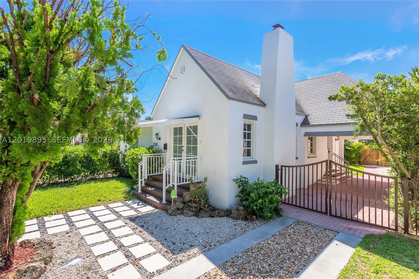 228 Sw 23Rd Rd – photo 3