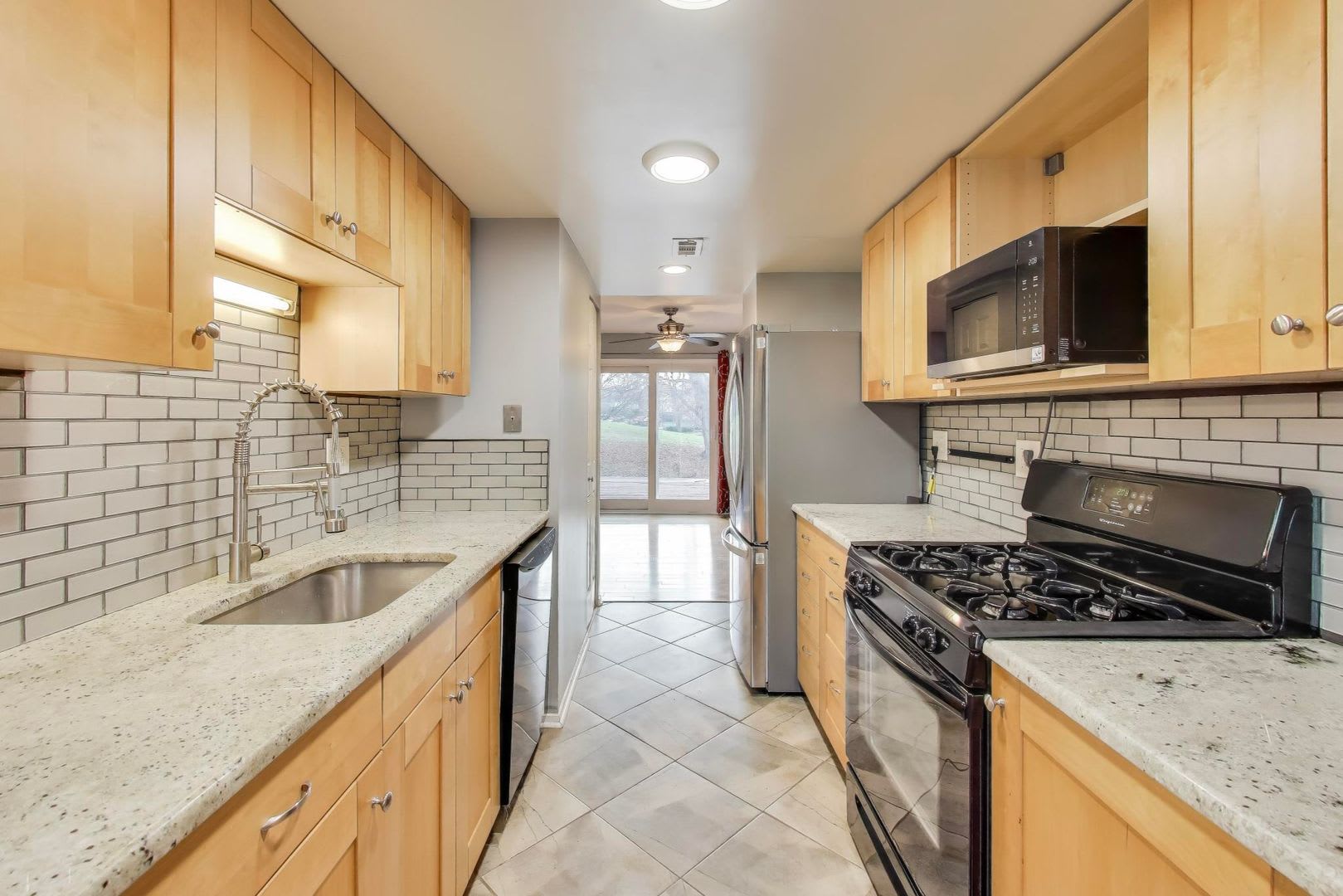 Nicely Remodeled 3 bed / 3.5 BATH's – photo 2