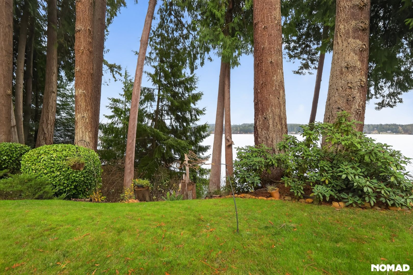 Spacious 2BR home with water views – photo 4