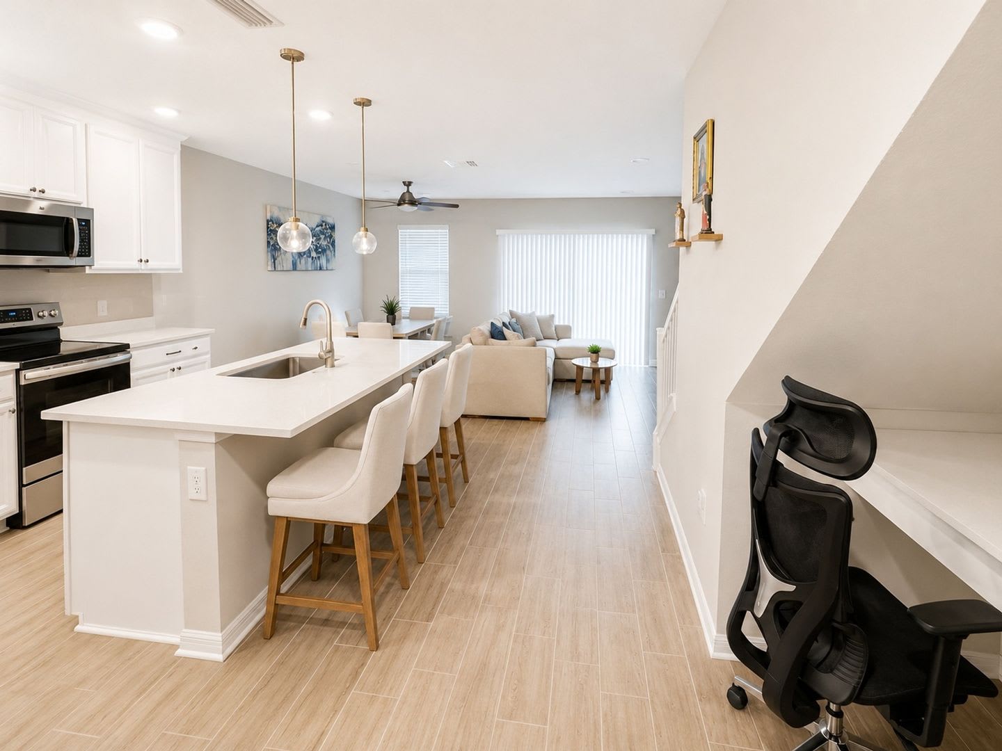 Beautiful 3-Bedroom Townhome – photo 5