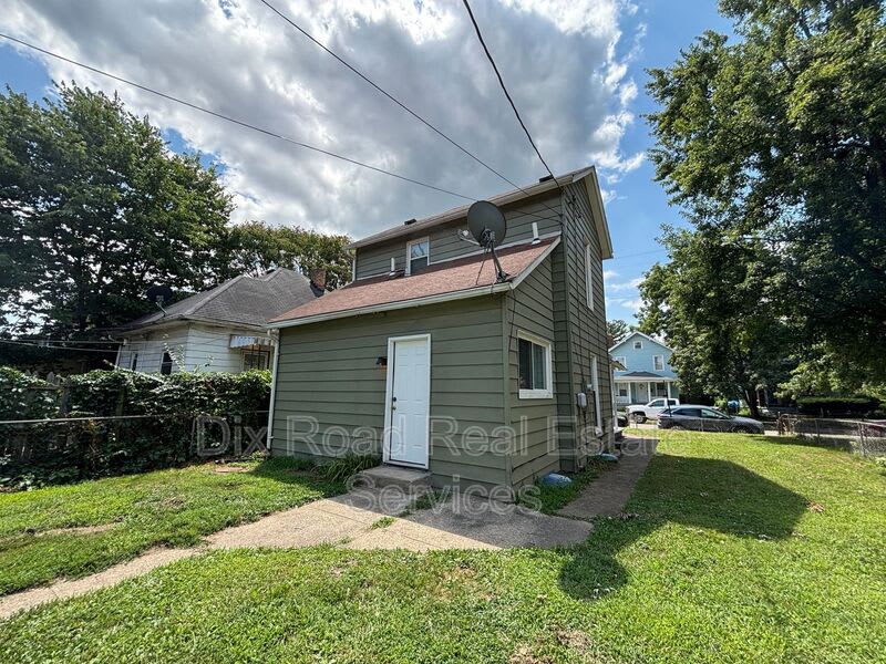 405 Moore Street – photo 4