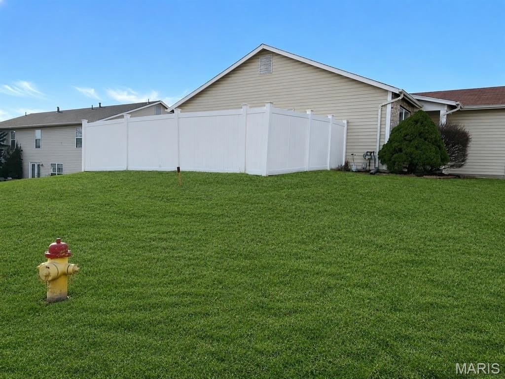 1461 Surrey Lane – photo 2