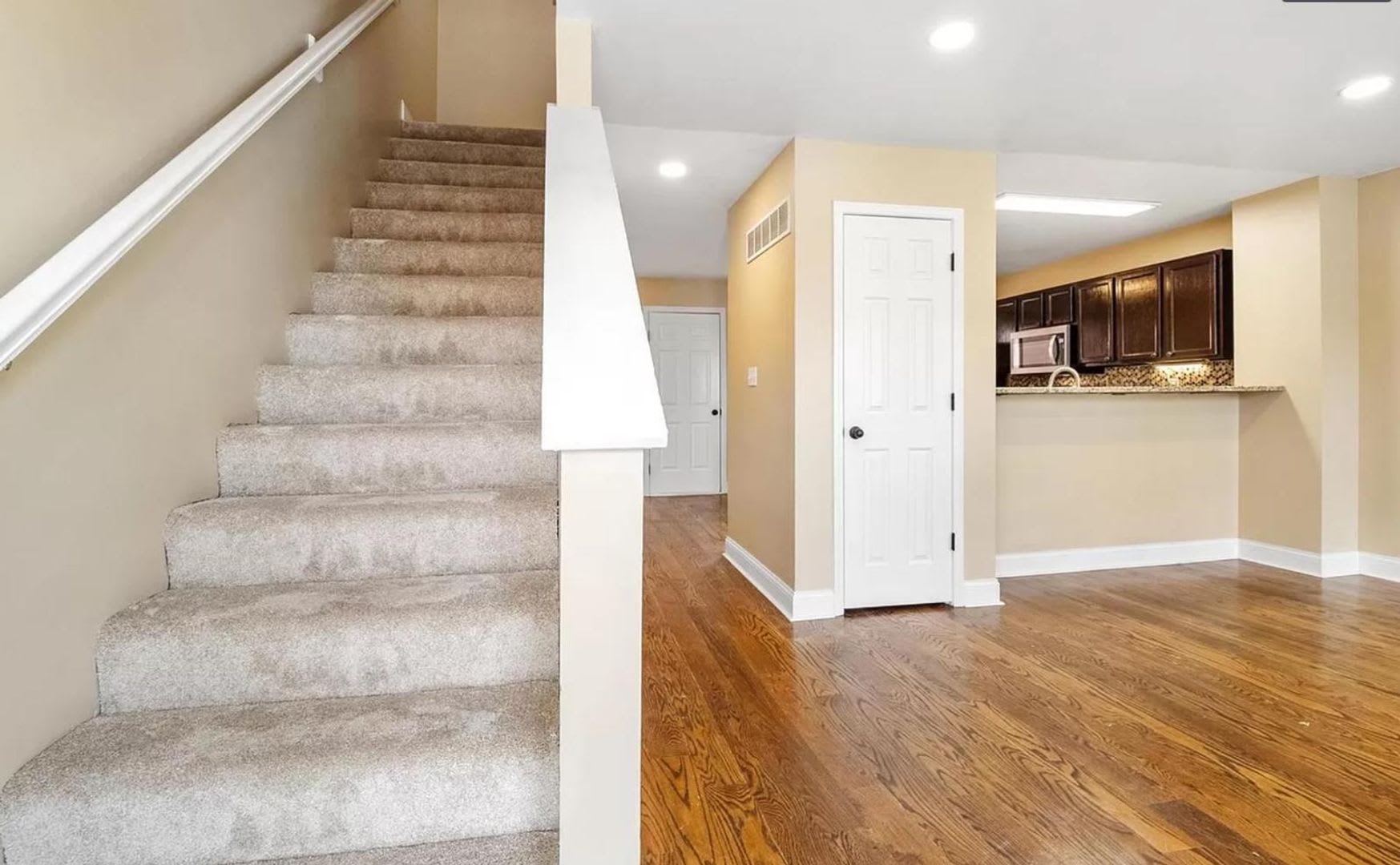 Lovely 2 Bedroom / 2 Bath for Rent – photo 5