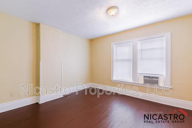 252 E Lane Avenue – photo 4