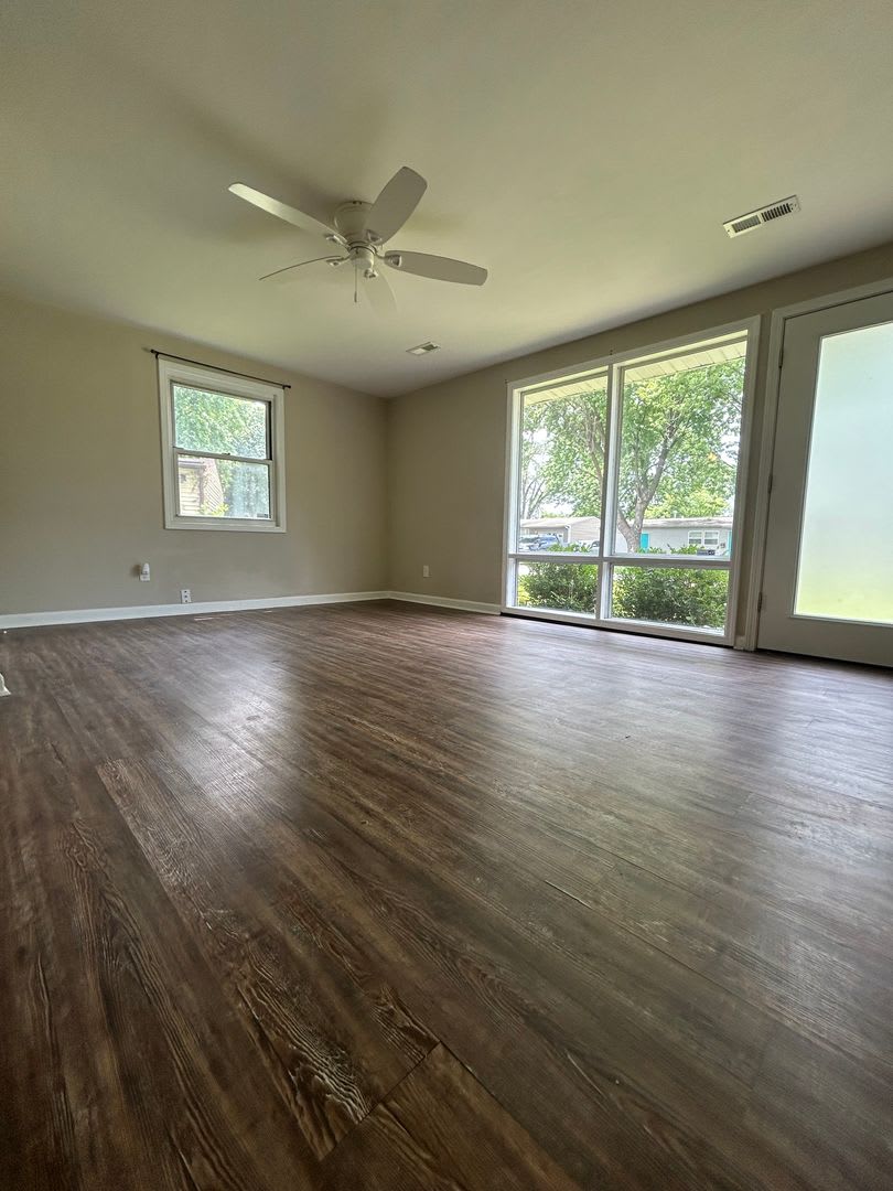 Charming 3 Bedroom Home With Garage Fenced Yard – photo 3
