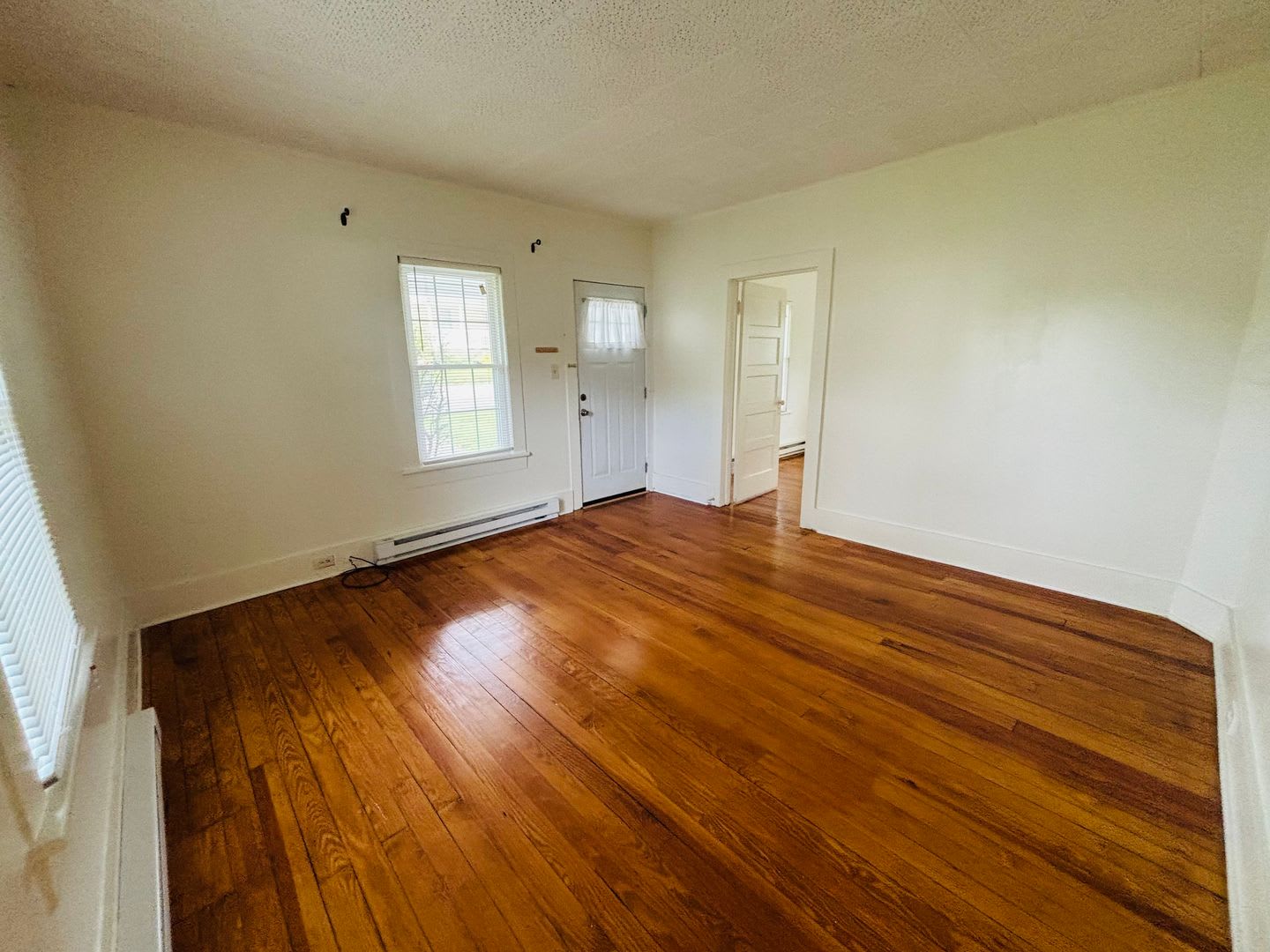 2 Bedroom, 1 Bath – photo 3