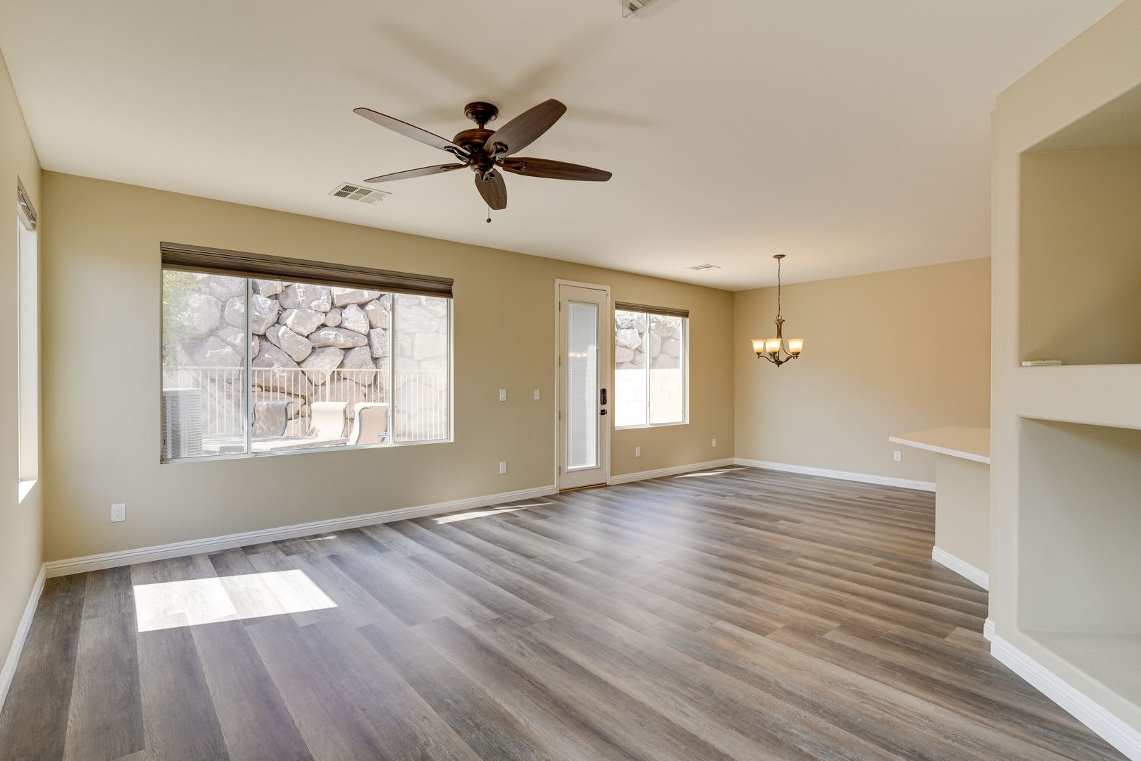 CHARMING 3 BEDROOM TOWN HOME – photo 5