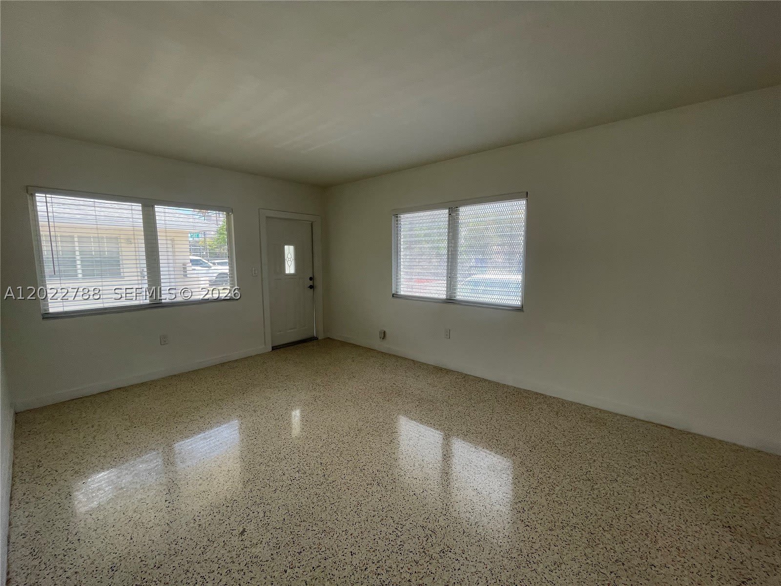 940 SW 4th ave – photo 5