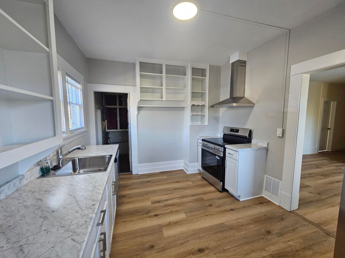 3-bedroom home located in the heart of Fairhaven! – photo 2