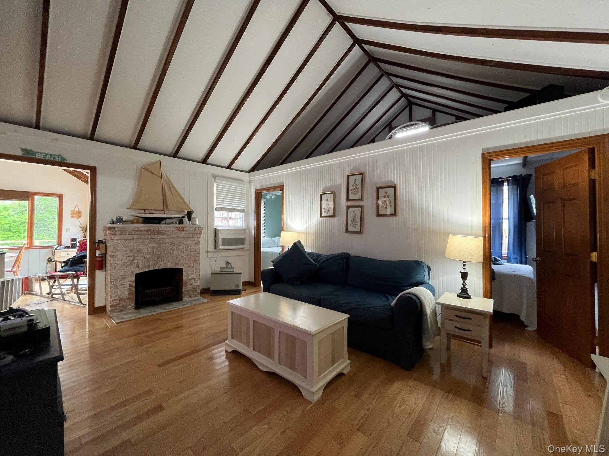 896 Evergreen – photo 3