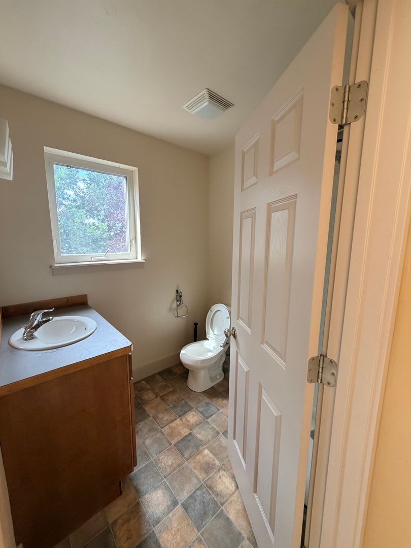 Beautiful West Side Townhome- Ready for Move In – photo 4