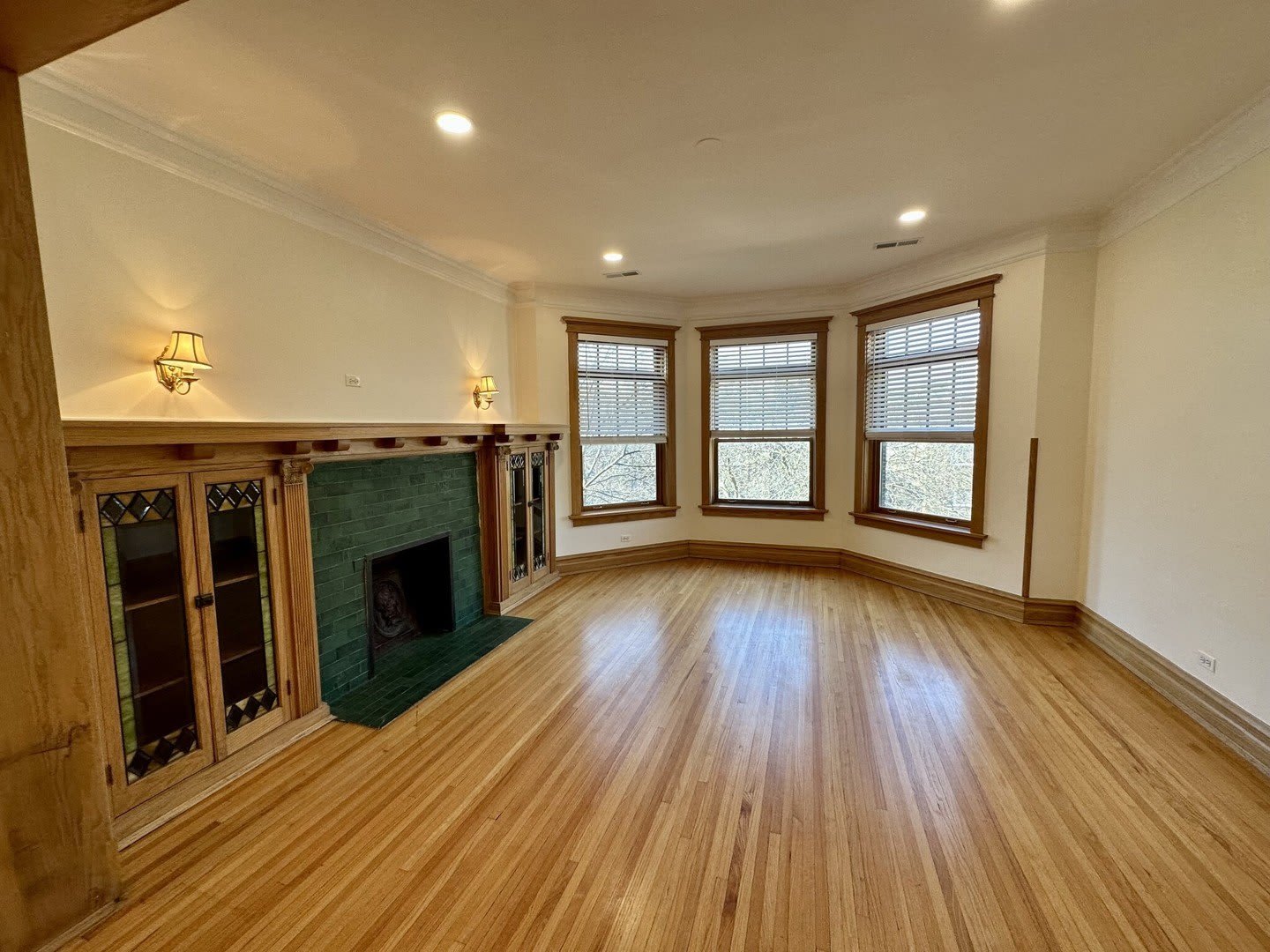 5719 N Kenmore Avenue – photo 2
