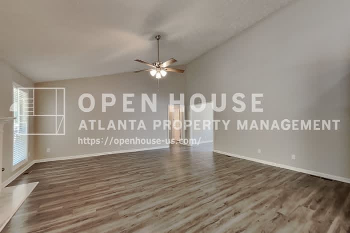 1874 Manor Oak Lane Northeast – photo 4