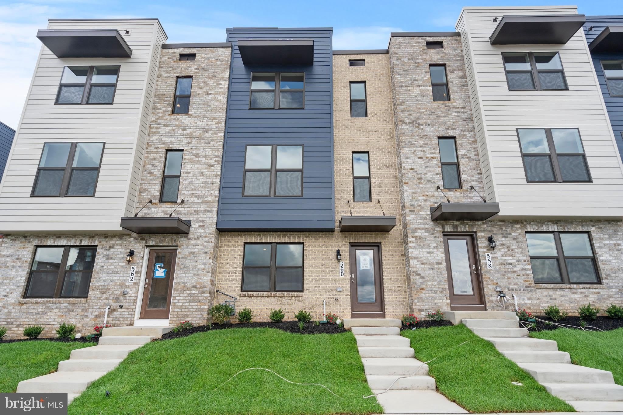 560 UNION Street – photo 1