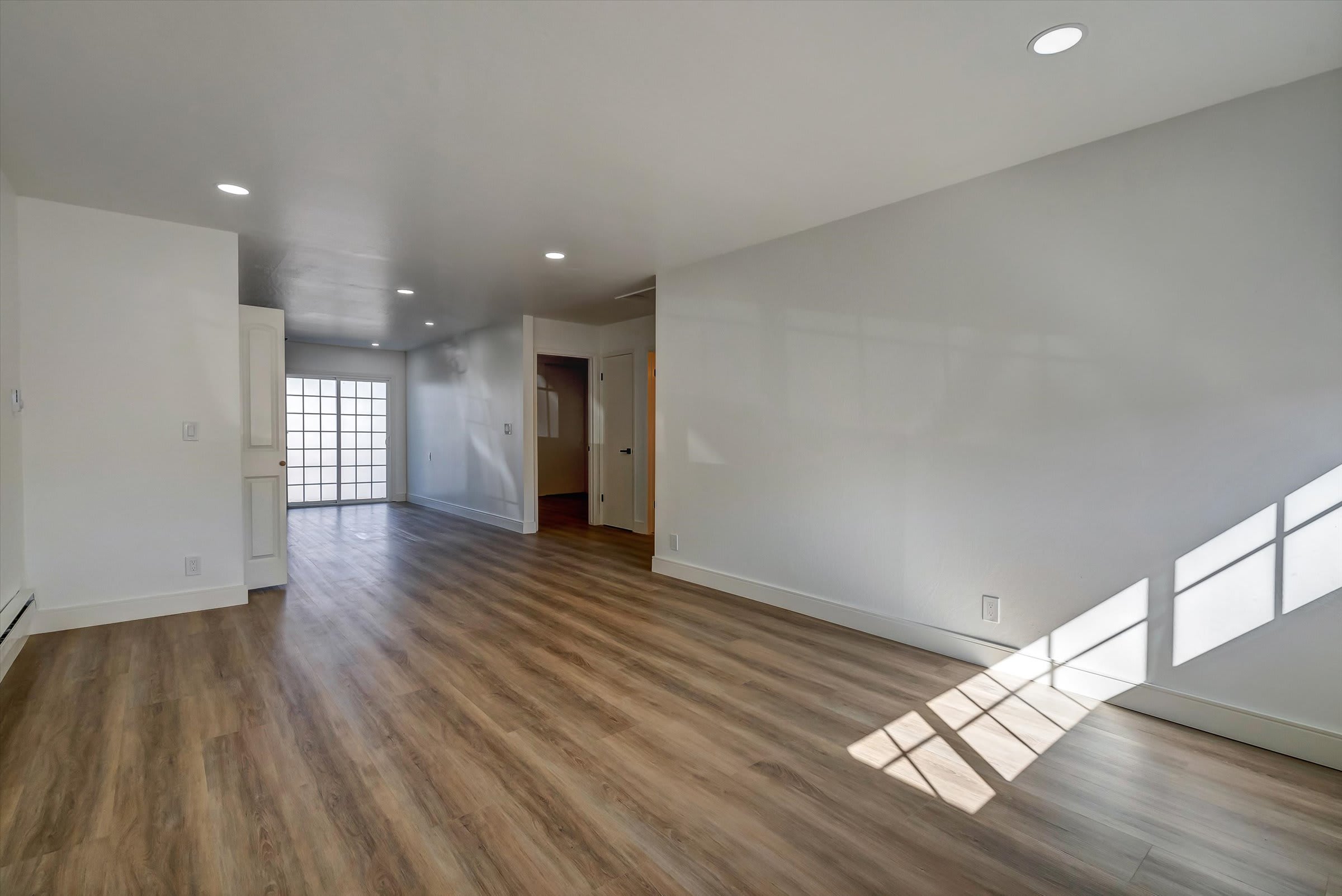 568 Simon Street – photo 2