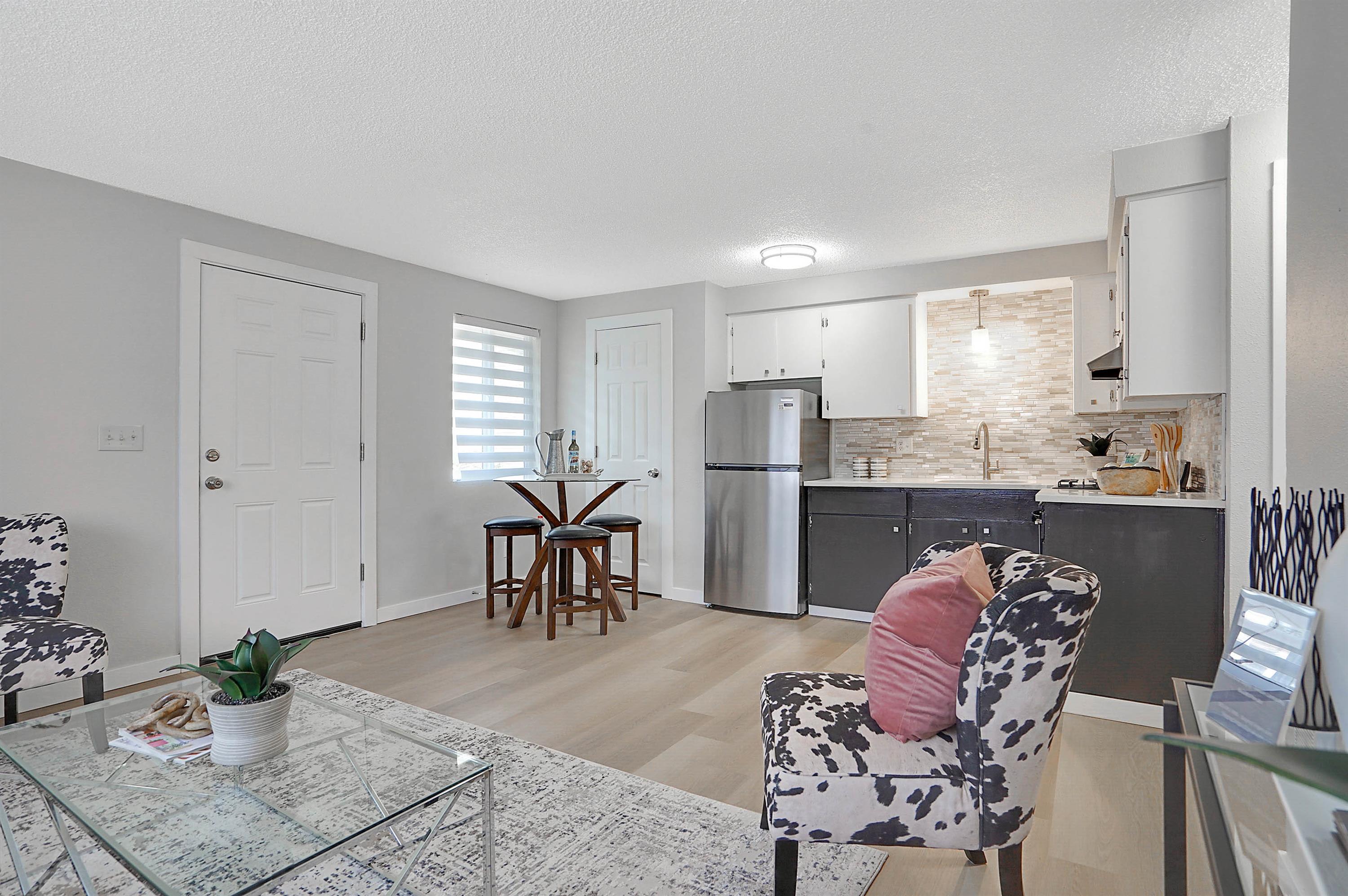 2339 Lee Street – photo 2