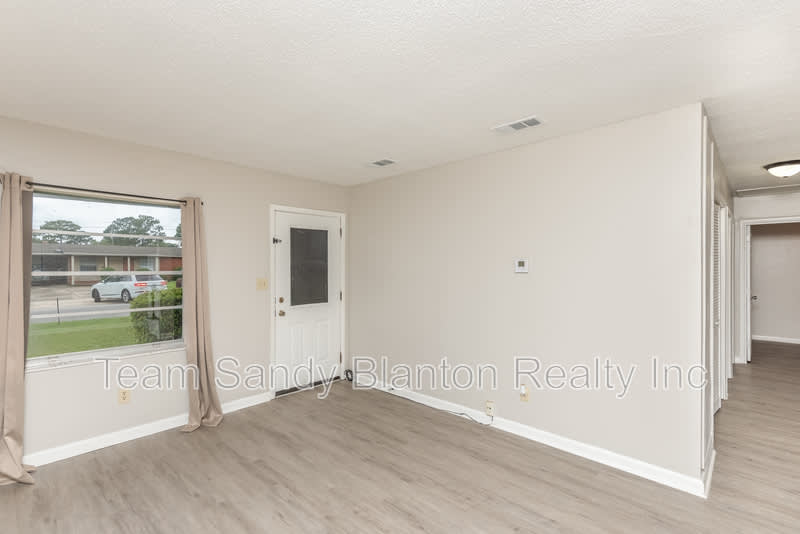 6404 Dunbar Rd – photo 2