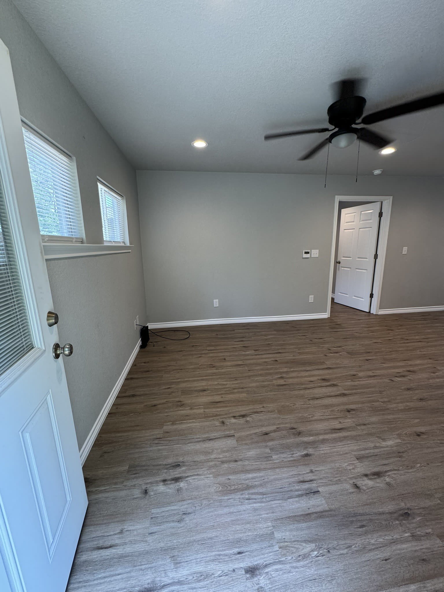 320 W 6th Street – photo 4